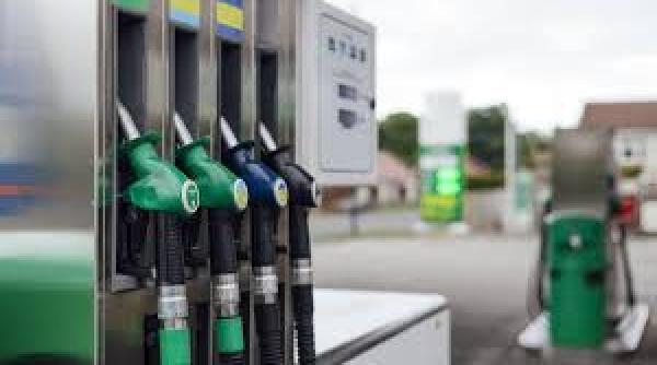 Guvernul analizează posibilitatea reducerii taxelor și accizelor la carburanți în contextul creșterii prețurilor la benzină și motorină, conform declarațiilor recente ale ministrului Energiei, Bogdan Ivan