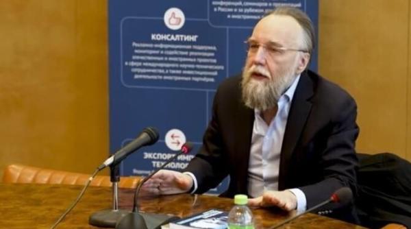 Avertismentul lui Aleksandr Dughin: O eventuală intervenție a Rusiei în criza iraniană ar putea avea consecințe majore pentru Kremlin Într-un peisaj geopolitic marcat de tensiuni crescânde, ideologul apropiat regimului de la Moscova, Aleksandr Dughin, a lansat un avertisment dur la adresa președintelui Vladimir Putin