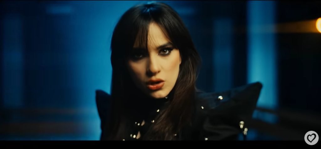 Alexandra Căpitănescu, reprezentantă României la Eurovision, criticată pentru versurile melodiei „Choke Me”