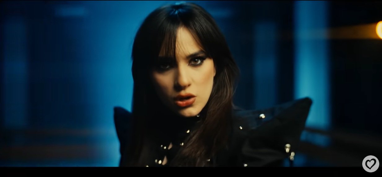 Alexandra Căpitănescu, reprezentantă României la Eurovision, criticată pentru versurile melodiei „Choke Me”