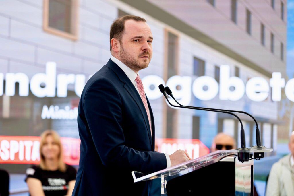 România în plină transformare în domeniul sănătății: investiții masive, modernizare și adaptare la standardele globale Cele trei milioane de români care se confruntă anual cu probleme de sănătate pot începe să simtă, în sfârșit, schimbări tangibile în sistemul național de sănătate, după ani de stagnare și crize