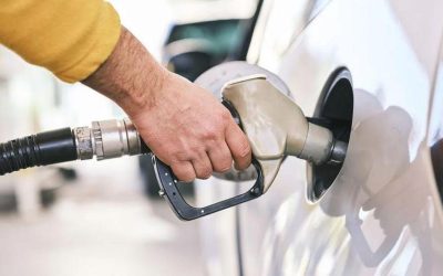 Prețurile la pompă depășesc realitatea pieței: Motorina, cu aproximativ 10 bani pe litru mai scumpă decât ar trebui Situație surprinzătoare pe piața bunurilor de consum, în special în cazul carburanților, unde prețurile practicate de benzinării au început să depășească considerabil nivelul justificat de economiști și specialiști în energie