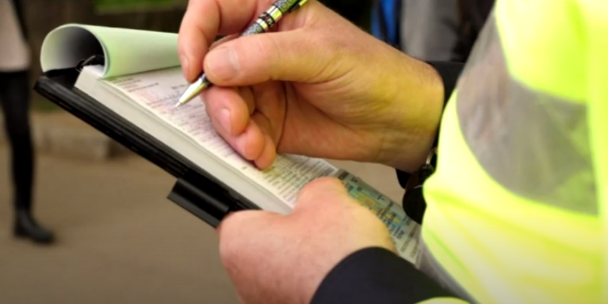 Zeci de animale, inclusiv bivoli, vaci și cai, descoperite în condiții de neglijență în Comarnic Autoritățile române au intervenit recent într-o comună din județul Prahova, unde au fost descoperite zeci de animale aflate în condiții deplorabile de întreținere