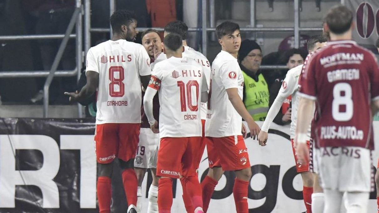 Derby-ul bucureștean din play-off, scena pierdută și câștigată în același timp Astăzi, începând cu ora 21:00, Giuleștiul devine terenul unui duel care promite emotii intense și răsturnări de situație: Rapid întâlnește Dinamo într-un meci esențial pentru configurația finală a play-off-ului din Liga I