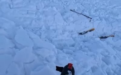 Avalanșă în Bucegi, schior aproape îngropat, moment dramatic filmat