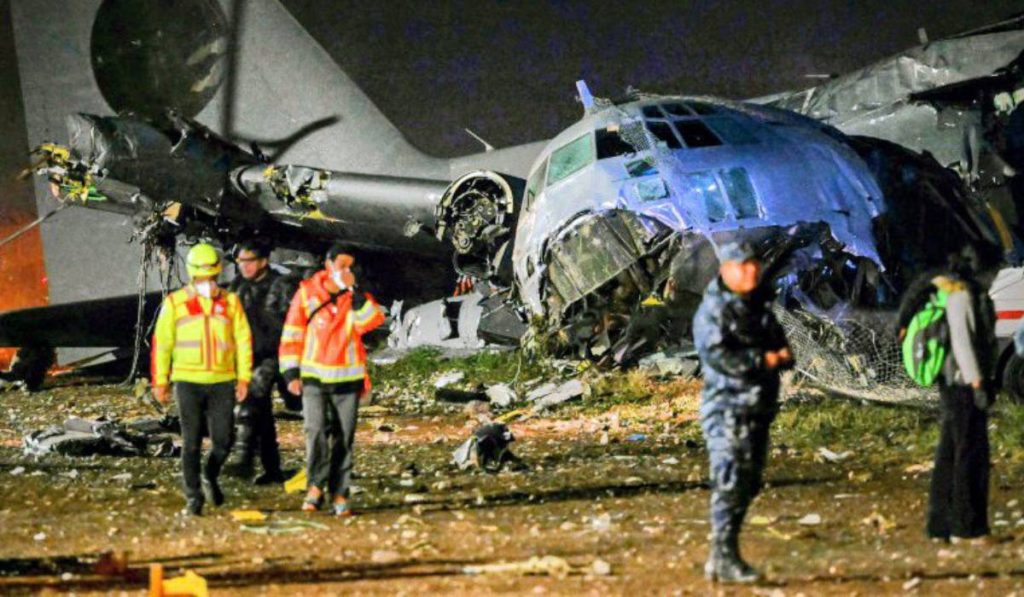 O tragedie de proporții a zguduit Bolivia, după ce un avion militar s-a prăbușit peste o autostradă aglomerată din La Paz, transportând o sumă considerabilă de bani