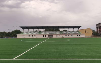 Premierul Ilie Bolojan anunță pași importanți pentru transferul bazelor sportive și taberelor de stat către autoritățile locale Premierul Ilie Bolojan a avut o întâlnire crucială cu Bogdan Matei, președintele Agenției Naționale pentru Sport, în care au fost discutate următorii pași în implementarea unei ordonanțe de urgență menite să clarifice administrația bazelor sportive și taberelor pentru tineret din proprietatea statului