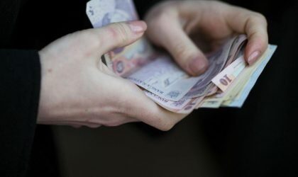Schimbări radicale în beneficiile angajaților: bonurile de masă au fost reduse de la 25 la 5 lei în cadrul unei companii multinaționale Într-o mutație surprinzătoare care a stârnit valuri de nemulțumire în rândul angajaților, o companie multinațională cu sedii în Brașov și Sibiu a decis reducerea substanțială a valorii bonurilor de masă