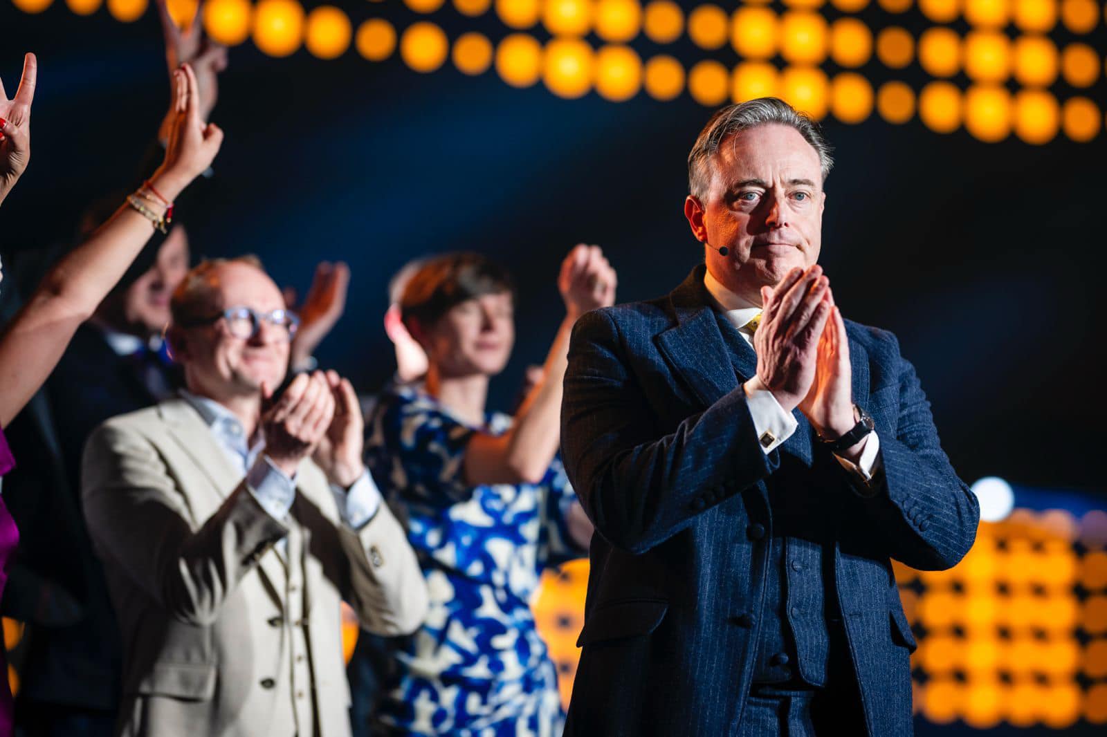 Belgia solicită oficial mandat european pentru negocieri directe cu Rusia privind soluționarea conflictului din Ucraina Statul belgian a făcut un pas semnificativ în implicarea sa în soluționarea conflictului ucrainean, cerând oficial Uniunii Europene să obțină un mandat specific pentru a negocia direct cu Rusia