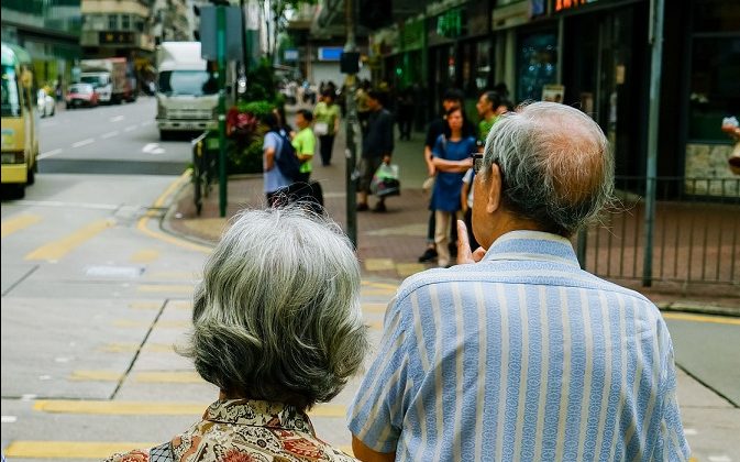 Pensiile în România: aproape 4,7 milioane de pensionari, o scădere lentă, dar constantă România se află într-un proces de ajustare a sistemului de pensii, reflectat într-o ușoară reducere a numărului de pensionari înregistrati în ultimele luni