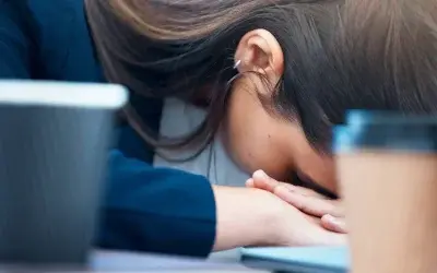 Proiectul de lege privind prevenirea epuizării profesionale, cunoscut mai ales sub denumirea de burnout, a fost respins de Comisia pentru muncă din Senat