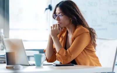 Românii se simt tot mai epuizați la locul de muncă: două din trei raportând un nivel crescut de stres față de anul anterior Într-un peisaj economic marcat de provocări persistente și transformări rapide, angajații români sunt din ce în ce mai îndreptățiți să-și pună întrebări legate de sănătatea mintală și satisfacția profesională