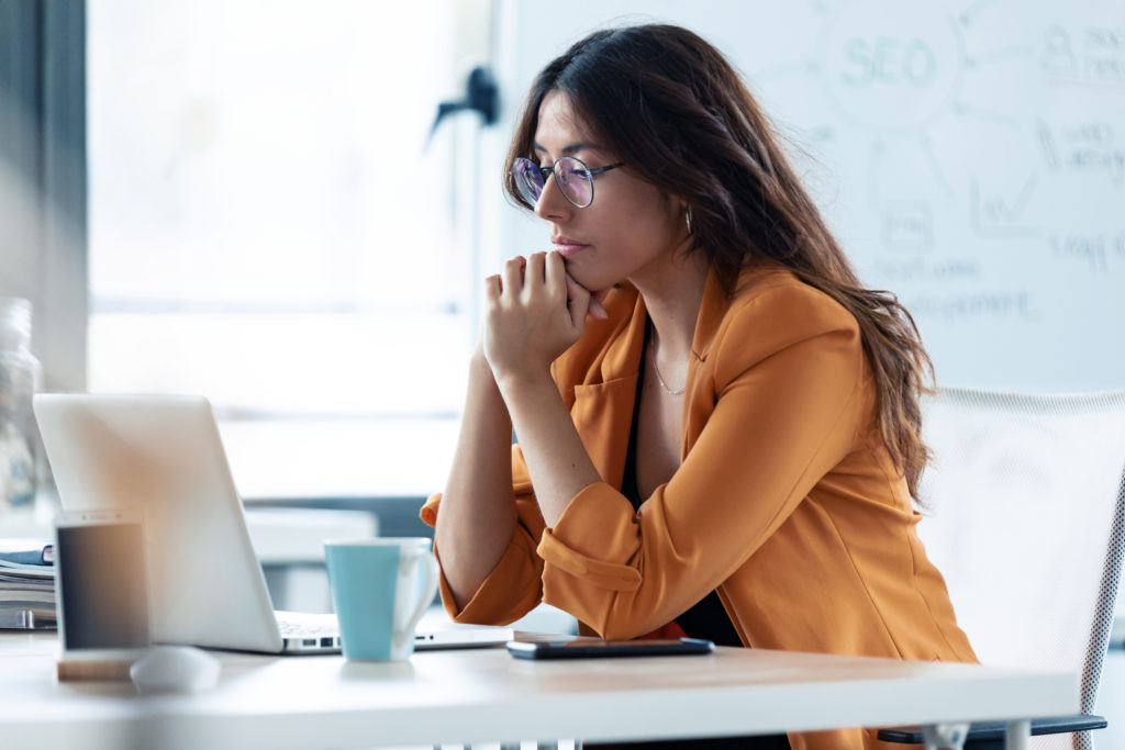 Românii se simt tot mai epuizați la locul de muncă: două din trei raportând un nivel crescut de stres față de anul anterior Într-un peisaj economic marcat de provocări persistente și transformări rapide, angajații români sunt din ce în ce mai îndreptățiți să-și pună întrebări legate de sănătatea mintală și satisfacția profesională