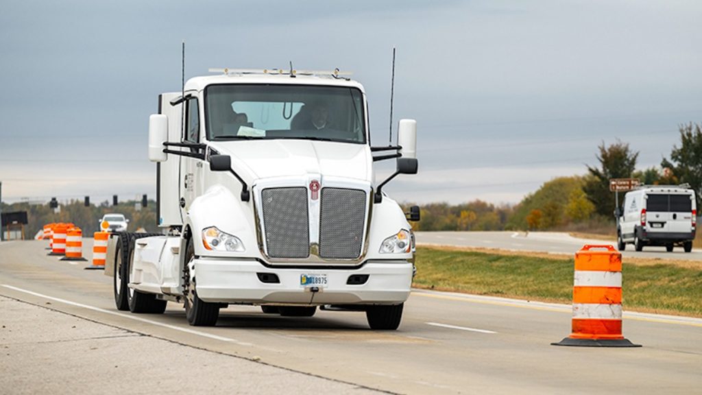 Electric versus diesel în transportul greu: economia care face diferența Pe măsură ce industria transporturilor se îndreaptă tot mai mult spre soluții sustenabile, temerile legate de costurile inițiale ale camioanelor electrice persistă