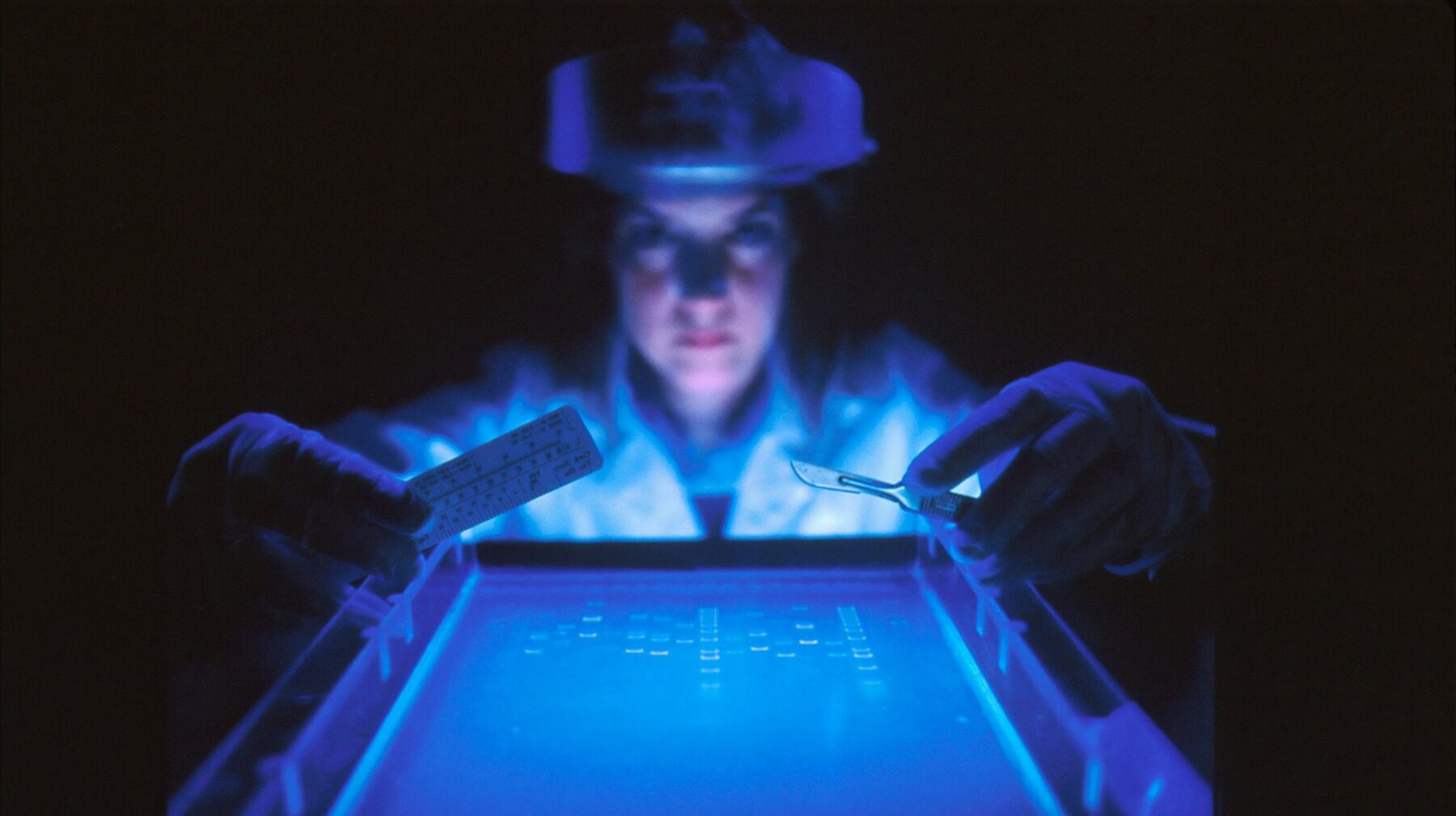 Când camionul va pleca din incinta laboratorului CERN, un centru mondial de referință pentru fizica particulelor, au răsunat deja primele semne de atenție