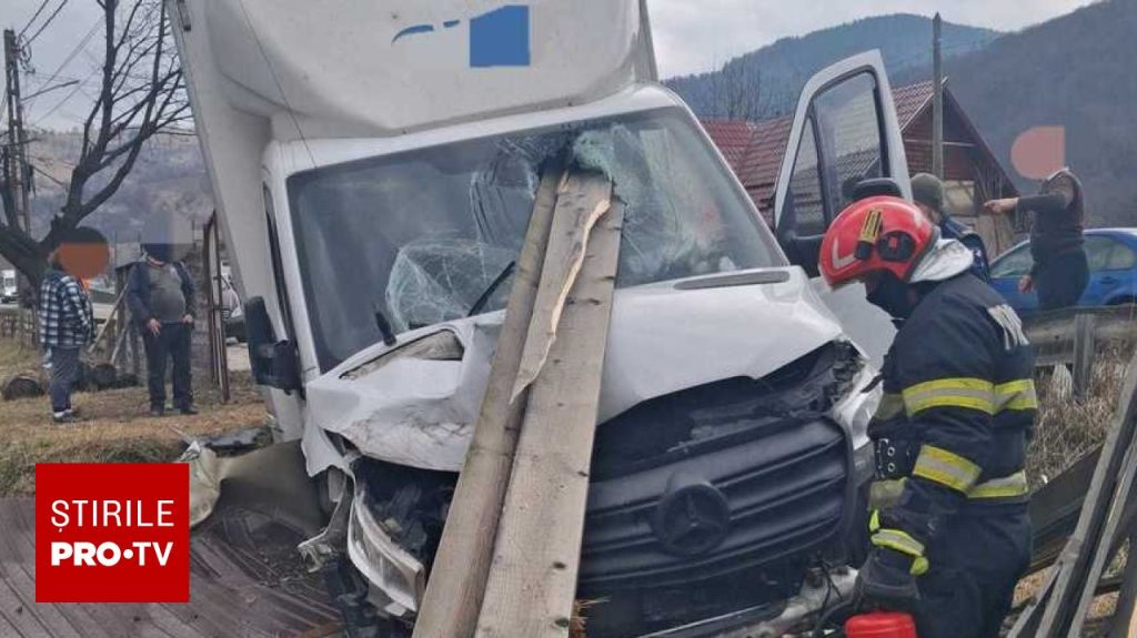 Un incident rutier grav a avut loc joi pe șoseaua națională DN 15, în județul Neamț, punând accentul pe riscurile la care se confruntă șoferii zilnic și importanța respectării regulilor de circulație