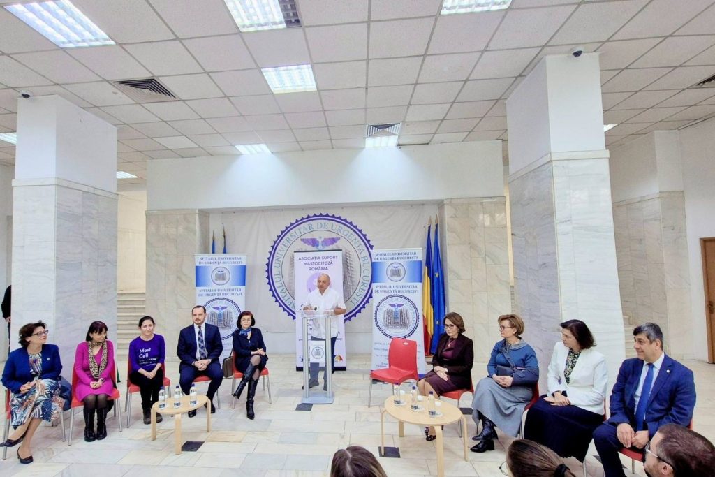 Ziua Bolilor Rare, marcată la București printr-o conferință dedicată conștientizării și îmbunătățirii tratamentelor În contextul Zilei Mondiale a Bolilor Rare, un eveniment important a avut loc astăzi la Spitalul Universitar de Urgență București (SUUB), unde oficiali, medici și reprezentanți ai pacienților s-au reunit pentru a discuta despre provocările întâmpinate de persoanele afectate de afecțiuni rare, precum mastocitoza, și despre pașii necesari pentru integrarea acestor boli într-o politică publică coerentă