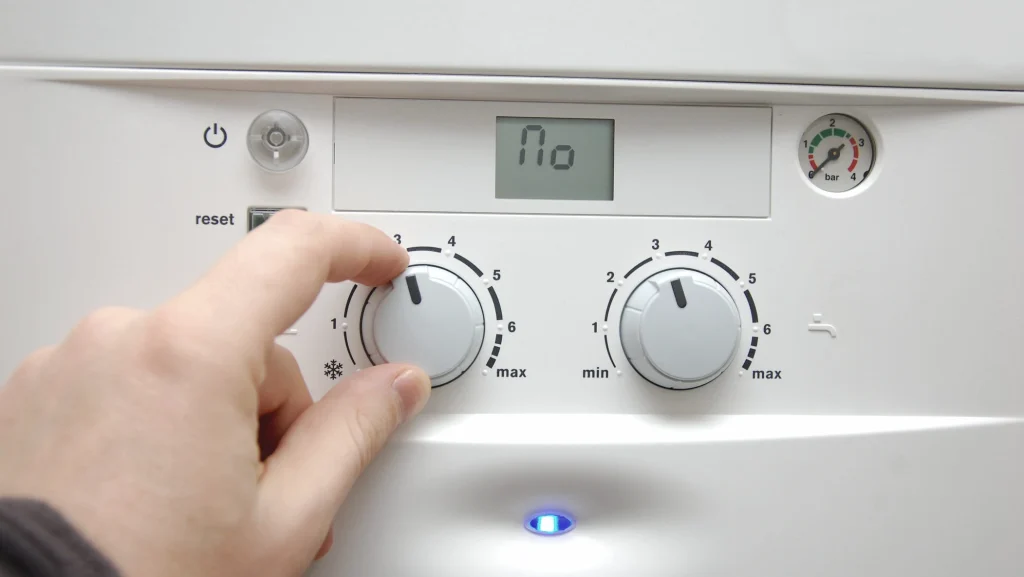 Locuitorii blocurilor cu centrale termice de apartament trebuie să fie atenți la noile reglementări care impun controale și măsuri de siguranță stricte, altfel riscând amenzi usturătoare, de până la 100.000 de lei