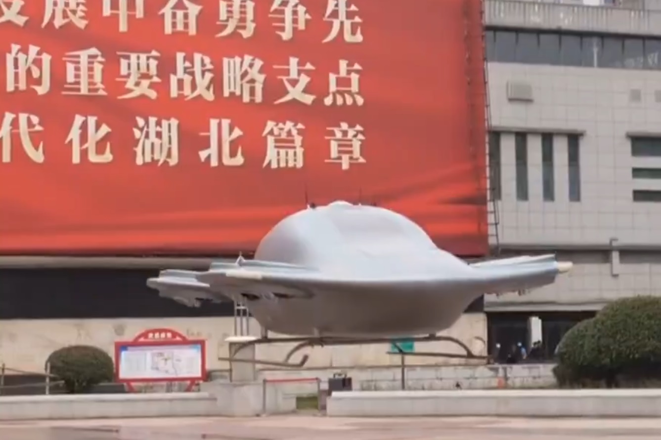 China face un pas semnificativ spre revoluția mobilității urbane cu un nou vehicul electric de zbor, dezvoltat de compania E-Hawk Technology