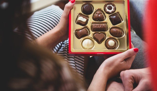 Deși ciocolata este unul dintre cele mai îndrăgite deserturi din lume și se bucură de o popularitate indiscutabilă în rândul românilor, consumul de acest deliciu dulce rămâne surprinzător de scăzut în comparație cu alte țări europene