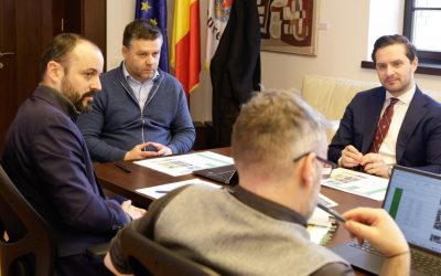 Primarul Bucureștiului anunță planuri de reconfigurare a centru-vilului, cu accent pe pietonale și spații verzi Primarul Capitalei, Ciprian Ciucu, a făcut zilele trecute un anunț de amploare legat de viitorul centrului orașului: zonele pietonale din București vor fi extinse și reimaginte, urmând modele de succes din marile orașe europene