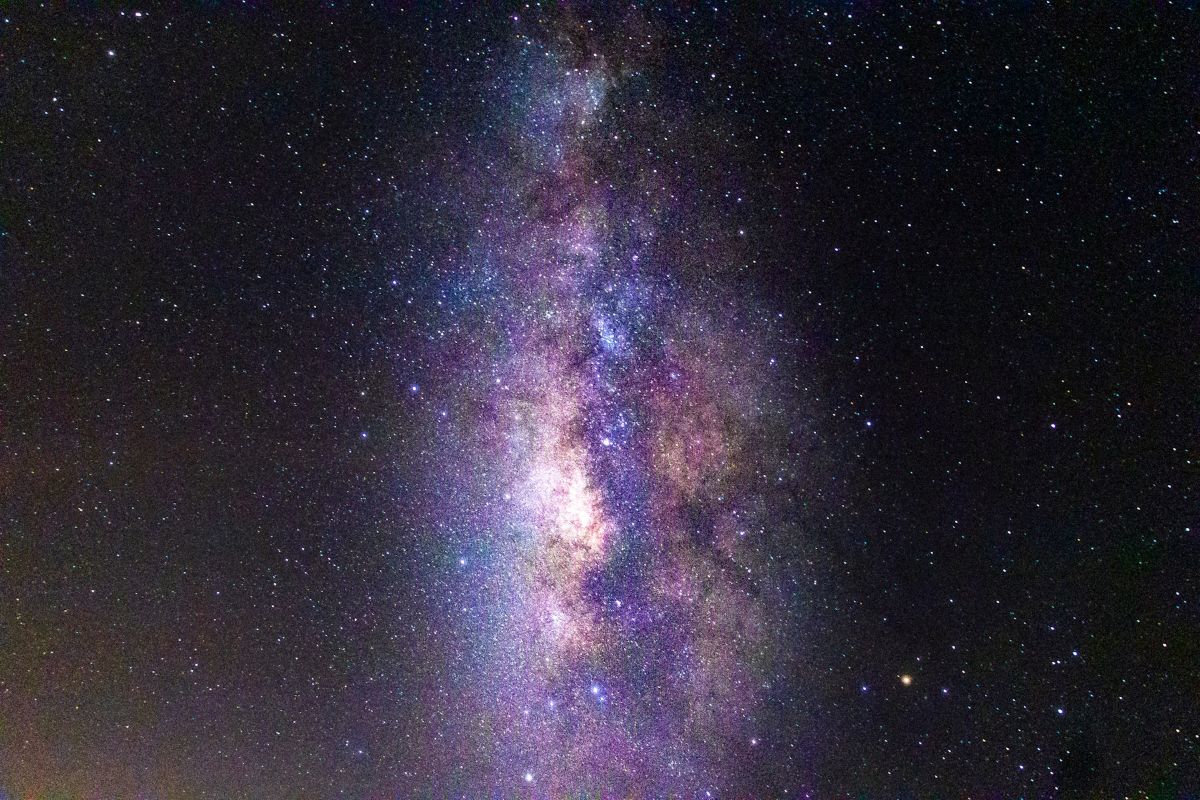 Descoperiri uimitoare din cosmos: de la planete cu miros de ouă putrede până la noruri misterioase din centrul galaxiei Spațiul cosmic a rămas, de-a lungul timpului, o sursă inepuizabilă de surprize și mistere