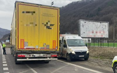 DN 7, tărâm al sancțiunilor: zeci de amenzi pentru încălcarea restricțiilor de circulație pe Valea Oltului Zilele acestea, traficul intens de pe DN 7, pe segmentul Valea Oltului, a fost marcat de un val de sancțiuni aplicate șoferilor de TIR