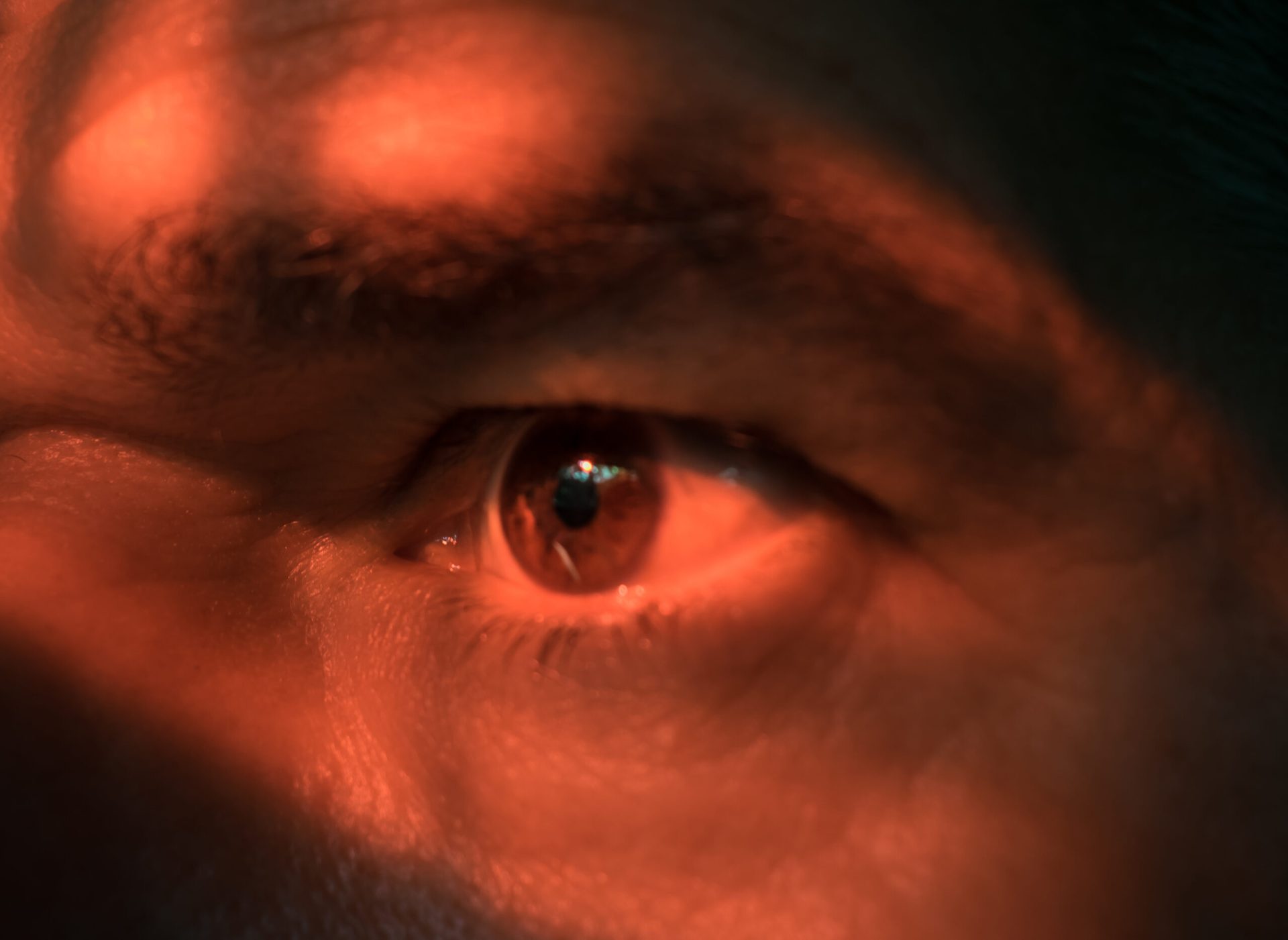 Adevărata față a personalităților întunecate: când întâlnirea cu un psihopat schimbă totul Un eveniment din studenție, aparent banal, a devenit o experiență care i-a schimbat radical direcția profesională