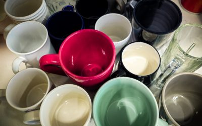 Ordinea în casă nu înseamnă întotdeauna perfecțiune: mituri și contraexemple despre organizare și relaxare în spațiul personal Imaginile cu dulapuri meticulos aranjate, rafturi pline de cutii transparente și camere căptușite de o ordine desăvârșită au devenit un simbol al vieții ideale promovată de social media