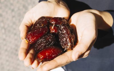 Curmalele, desertul preferat al multora, nu sunt doar o gustare dulce și aromată, ci și un aliment cu beneficii multiple pentru sănătate