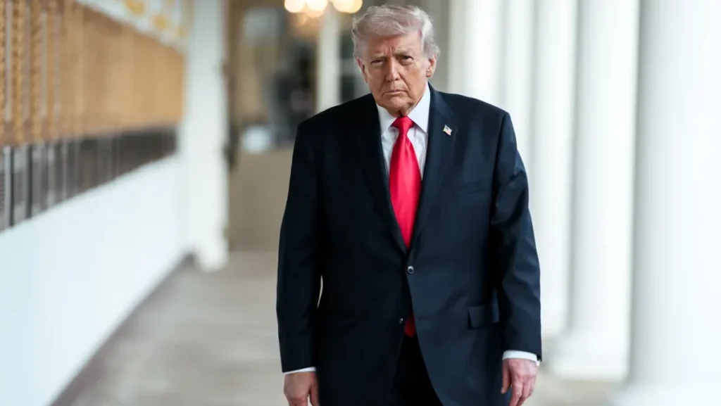 Donald Trump lansează avertismente dure către NATO și China, subliniind riscurile majore pentru securitatea globală în contextul actual, în special în ceea ce privește controlul asupra Strâmtorii Ormuz