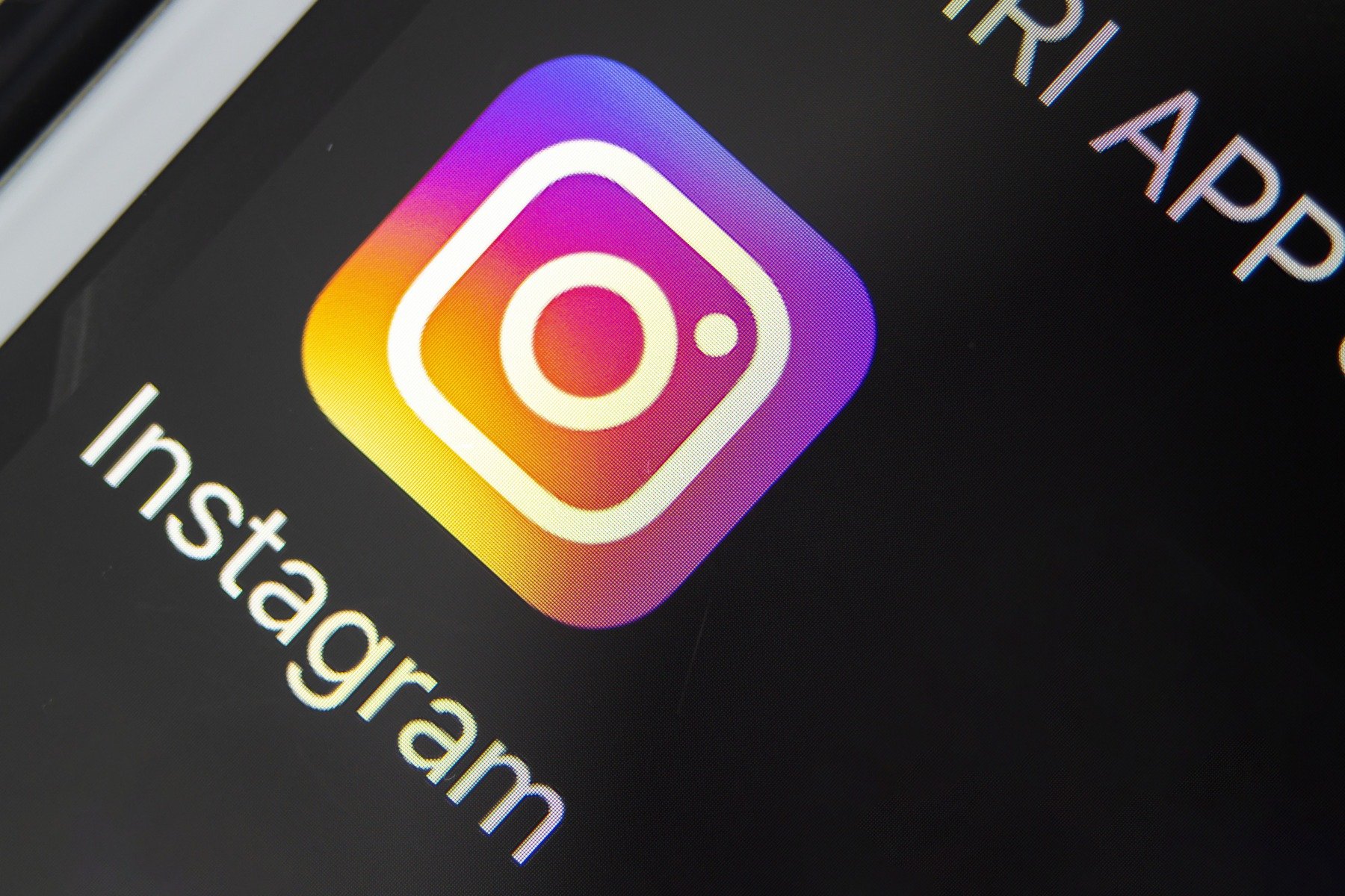 Instagram, una dintre cele mai populare platforme sociale din lume, a suferit o cădere majoră în această dimineață, afectând milioane de utilizatori din întreaga lume