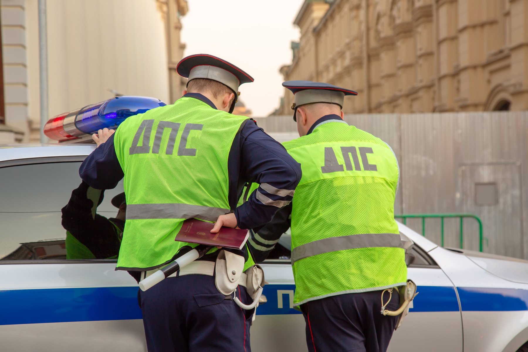 Fostul viceministru rus al apărării, Ruslan Tsalikov, arestat pentru acuzații de corupție Unul dintre cei mai influenți oficiali ai aparatului militar rus din ultimul deceniu, Ruslan Tsalikov, fostul viceministru al apărării, a fost reținut joi, în cadrul unei operațiuni surprinzătoare care a zguduit mediile politice și militare din Rusia