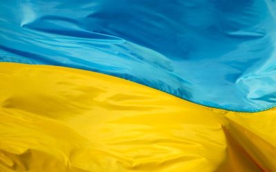 Din Ucraina pe scenele europene: „Origami Deer”, simbolul războiului, ajunge în turneul culinar al artei moderne O sculptură neobișnuită și încărcată de simbolism, intitulată „Origami Deer”, atrage atenția publicului din întreaga Europă înainte de a-și face apariția la Bienala de la Veneția din luna mai