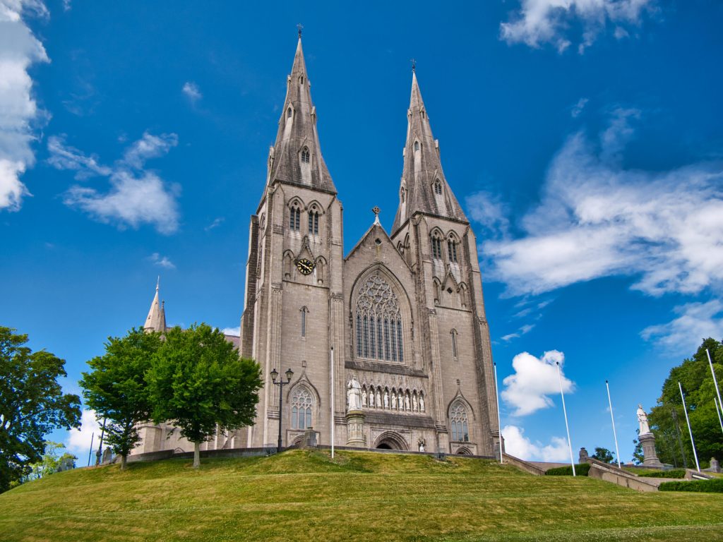 Ziua Sfântului Patrick, festinul național și internațional al Irishului modern, este sărbătorită în fiecare an pe 17 martie în întreaga lume, dar modul în care această zi este celebrată variază semnificativ de la un continent la altul