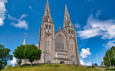 Ziua Sfântului Patrick, festinul național și internațional al Irishului modern, este sărbătorită în fiecare an pe 17 martie în întreaga lume, dar modul în care această zi este celebrată variază semnificativ de la un continent la altul