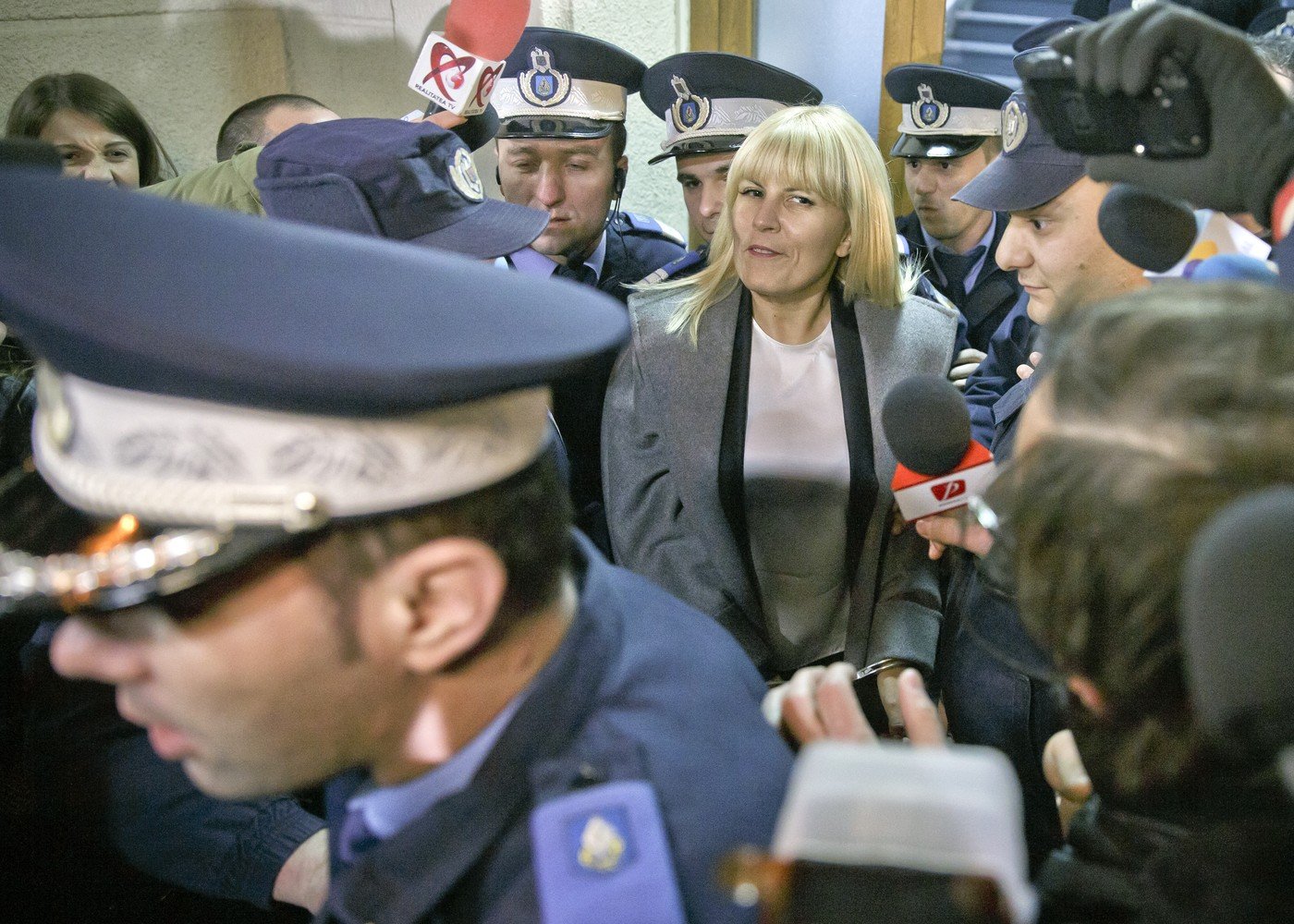 Elena Udrea, despre legătura profundă cu fiica sa și luptele din închisoare Dureros și emoționant, mărturia fostului politician Elena Udrea despre conexiunea cu fiica sa, Eva, și experiențele din perioada de detenție captează atenția tuturor