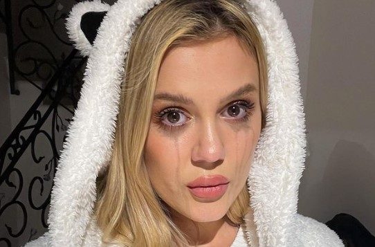 Emily Burghelea nu poate reveni în țară din cauza blocajelor, afirmă ea