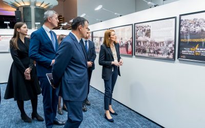 O expoziție dedicată foametei sovietice a fost inaugurată în Parlamentul European, marcând o reamintire dureroasă a unei perioade întunecate din istoria Moldovei și a regimului sovietic Într-un moment de reflecție și rememorare a unor evenimente tragice din trecut, Parlamentul European a găzduit recent vernisajul expoziției „Marea Foamete în Moldova Sovietică, 1946-1947: Făptași, Victime și Amploare”