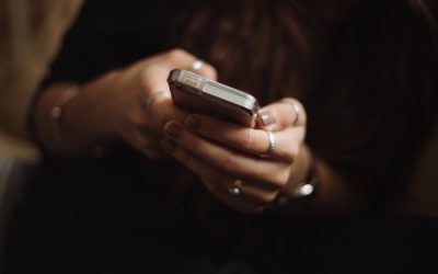 Avocată din Botoșani oferea telefoane unui deținut, care folosea pentru înșelăciuni prin metoda „accidentul”