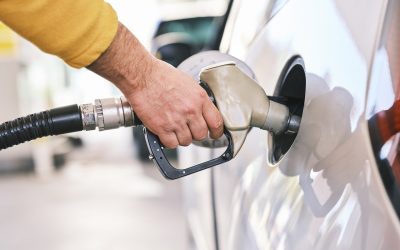 Comisia Europeană critică decizia Slovaciei de a impune prețuri mai mari la carburant pentru mașinile înmatriculate în afara țării Bruxelles, 28 februarie 2023 — Într-o mișcare cu impact asupra pieței de combustibili din Europa, Comisia Europeană a avertizat marți asupra ilegalității deciziei Slovaciei de a introduce un tarif mai ridicat pentru combustibilii alimentați de autoturisme înmatriculate în străinătate care trec granița țării