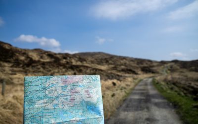 Frontiera dintre Irlanda și Irlanda de Nord, un teren al contrastelor și poveștilor de odinioară, se pregătește pentru o reorganizare inedită: transformarea sa într-un hub cultural pentru iubitorii literaturii