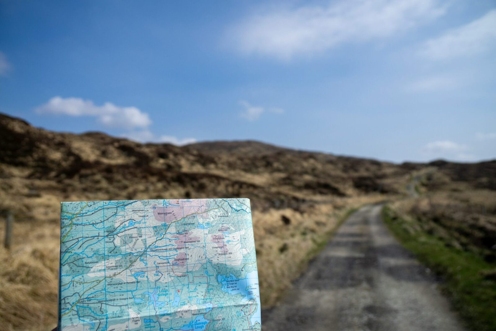 Frontiera dintre Irlanda și Irlanda de Nord, un teren al contrastelor și poveștilor de odinioară, se pregătește pentru o reorganizare inedită: transformarea sa într-un hub cultural pentru iubitorii literaturii