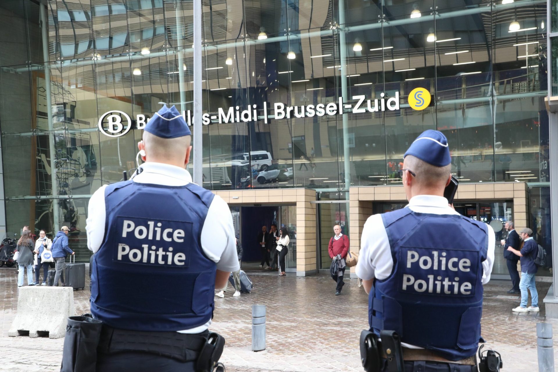 Gara Bruxelles-Midi a fost evacuată luni seara după descoperirea a două colete suspecte, într-un incident ce a reușit să perturbe semnificativ traficul feroviar din capitala Belgiei