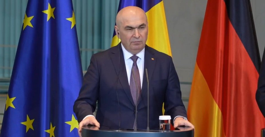 Premierul Ilie Bolojan respinge acuzațiile social-democraților, acuzând campania politică intricate Premierul Ilie Bolojan a lansat un mesaj ferm în fața atacurilor din partea opoziției social-democrate, declarând că toate demersurile de critică și acuzații ale social-democraților sunt, în opinia sa, „un joc politic”