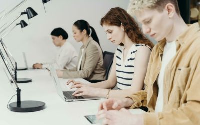 Meta anunță concedieri masive în cadrul unor divizii cheie, încrengându-se astfel în procesul de restructurare internală care marchează un punct critic pentru gigantul tehnologic american