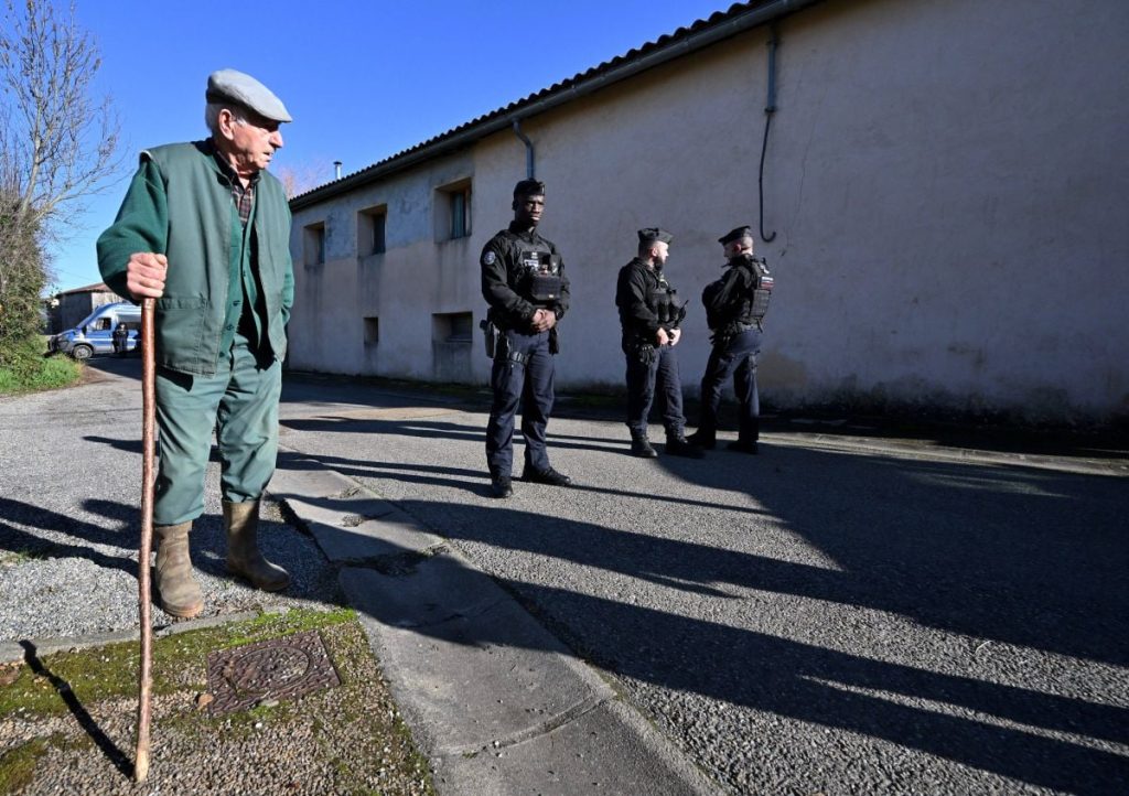 Închiderea unui magazin alimentar din Laroque-d’Olmes, după o operațiune anti-trafic de droguri După o operațiune amplă a forțelor de ordine, prefectura departamentului francez Ariège a decis închiderea administrativă, pentru o perioadă de șase luni, a unui magazin alimentar situat în centrul localității Laroque-d’Olmes