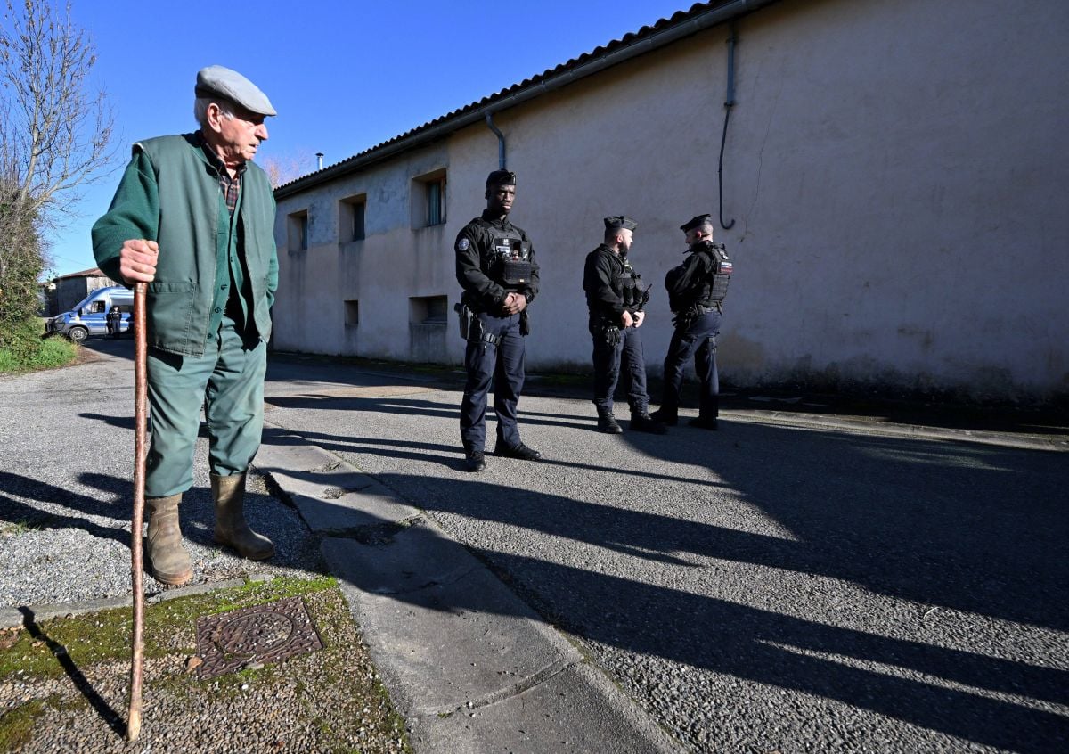 Închiderea unui magazin alimentar din Laroque-d’Olmes, după o operațiune anti-trafic de droguri După o operațiune amplă a forțelor de ordine, prefectura departamentului francez Ariège a decis închiderea administrativă, pentru o perioadă de șase luni, a unui magazin alimentar situat în centrul localității Laroque-d’Olmes