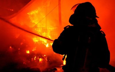 Incendiul care a izbucnit sâmbătă dimineața într-un bloc din București a mobilizat prompt autoritățile, fiind deja în curs de stingere de către echipele ISUBIF, cele din Inspectoratul pentru Situații de Urgență București-Ilfov