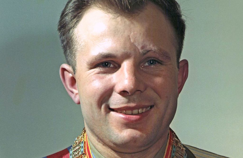 Szocul originilor modeste ale lui Iuri Gagarin, alegerea simbolică a Moscovei în Războiul Rece Pe 12 aprilie 1961, întreaga lume a rămas uimită când sovieticii au anunțat că Iuri Gagarin devenise primul om care a zburat în spațiu